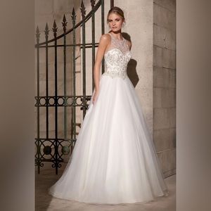 Never worn wedding gown